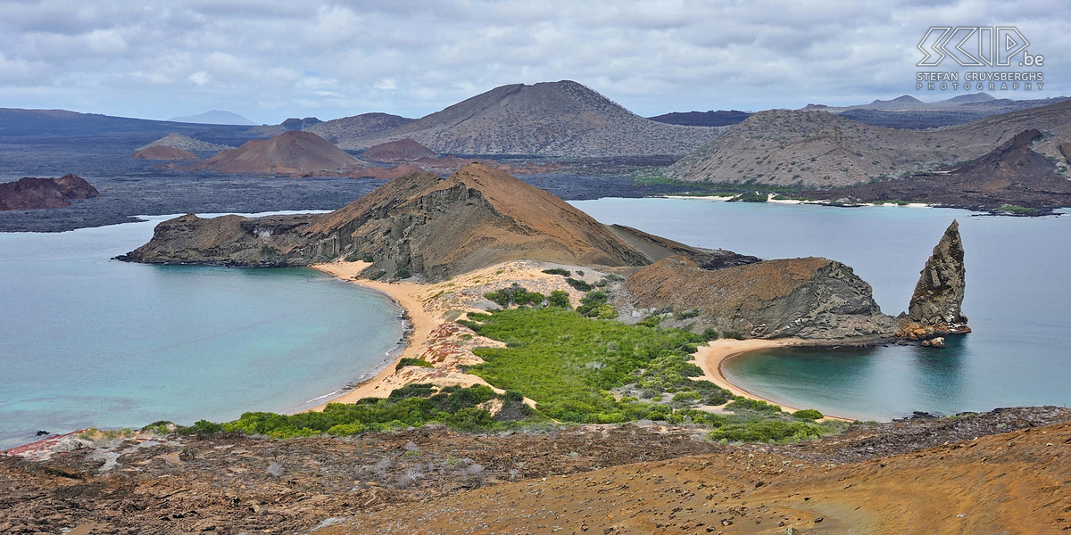 Galapagos - Bartolome - Pinnacle Rock Bartolome is een van de 'jongste' eilanden met een van de mooiste landschappen van de archipel.  Stefan Cruysberghs